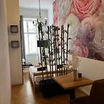 Apartament Spring Roses Downtown Boutique On The Famous Vaci Fashion Street Free Coffee, Tee Budapeszt