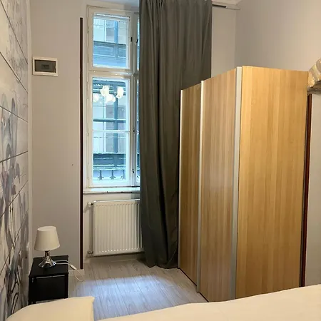 Spring Roses Downtown Boutique On The Famous Vaci Fashion Street Free Coffee, Tee Budapest